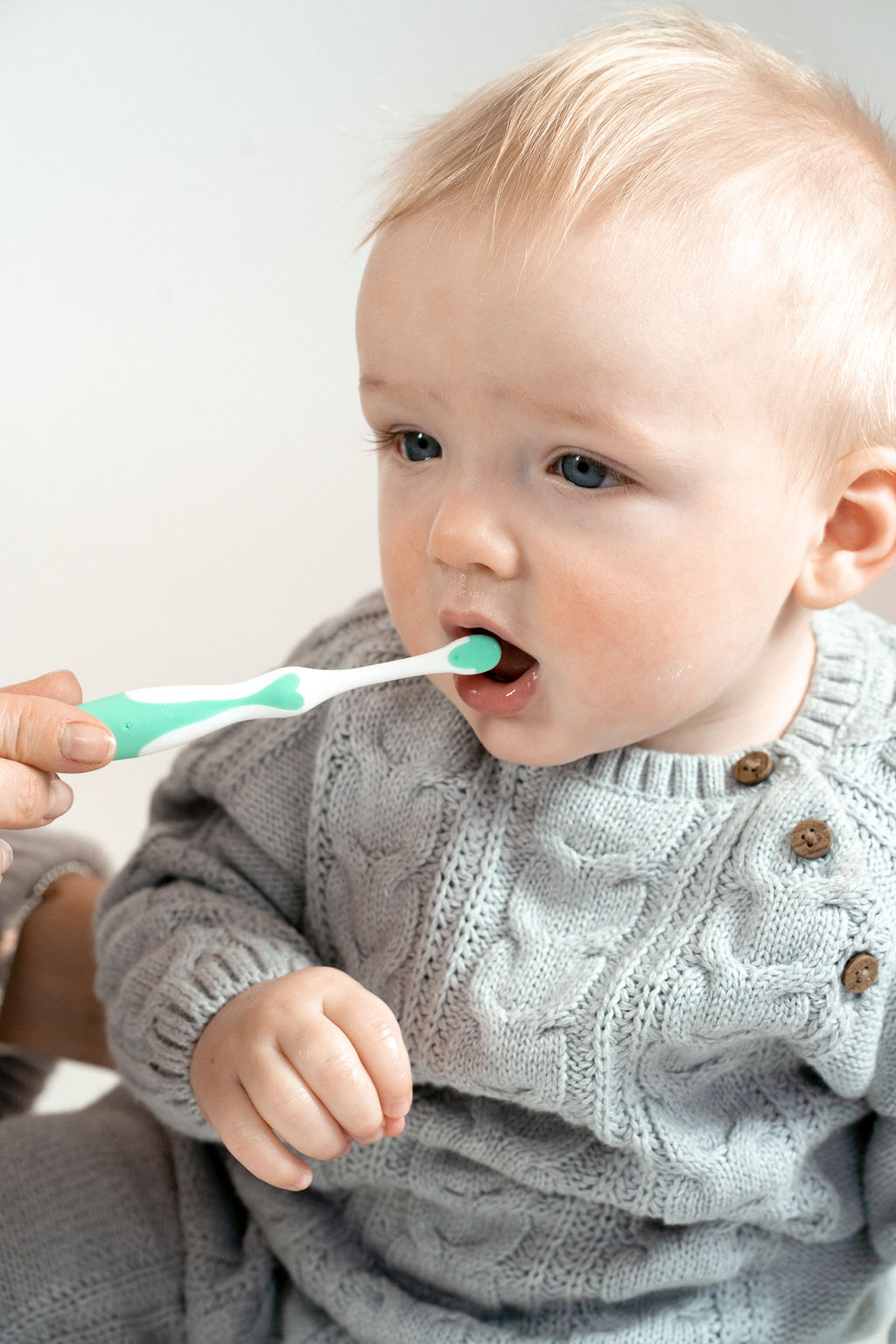 Hình ảnh Brush-Baby Bàn chải đánh răng giai đoạn 1 với lông bàn chải mềm mại dịu nhẹ cho bé (0-18 tháng)