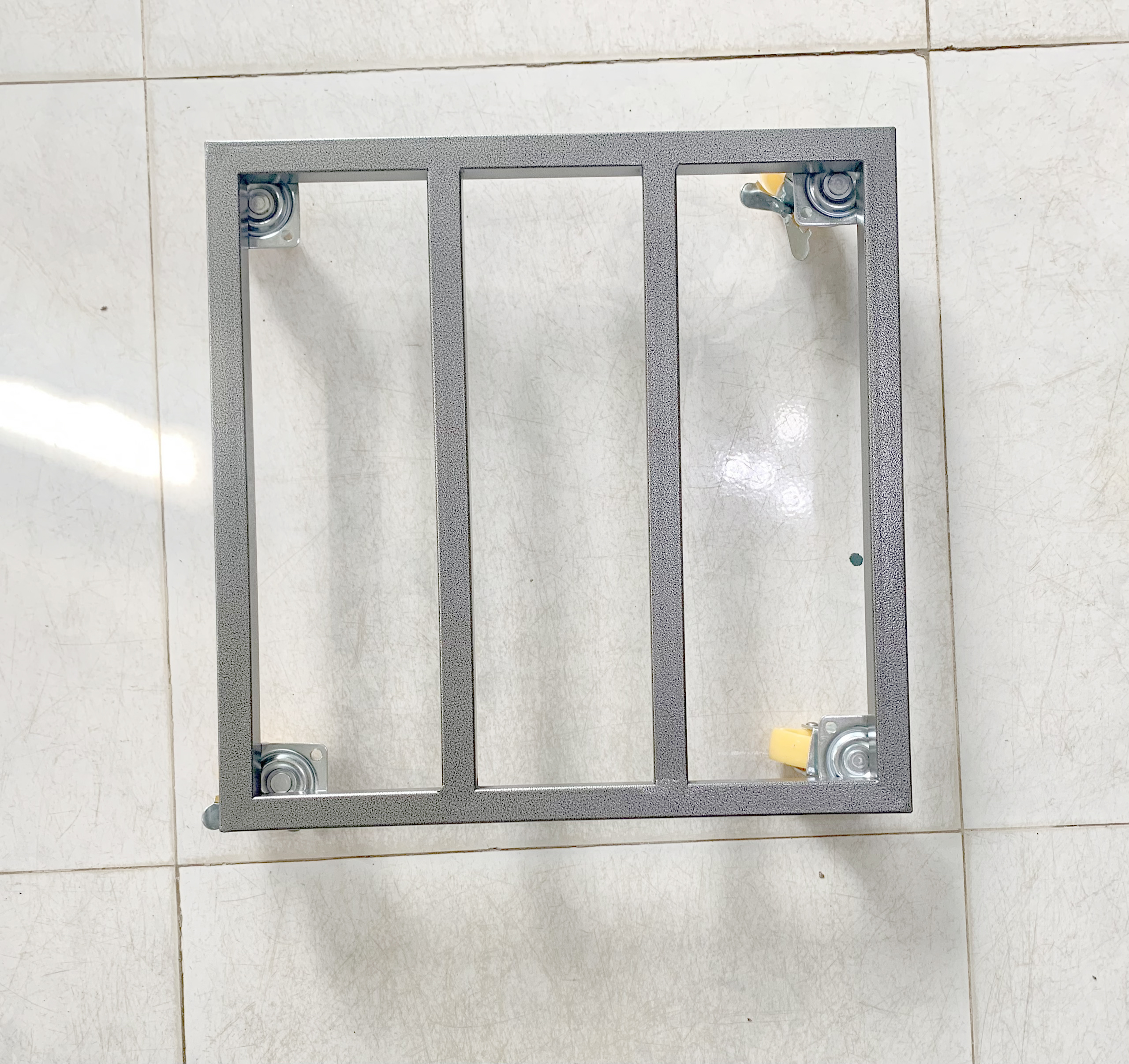Đế lót chậu cây di động DAINHAN, bằng thép sơn tĩnh điện, đế có bánh xe dễ di chuyển