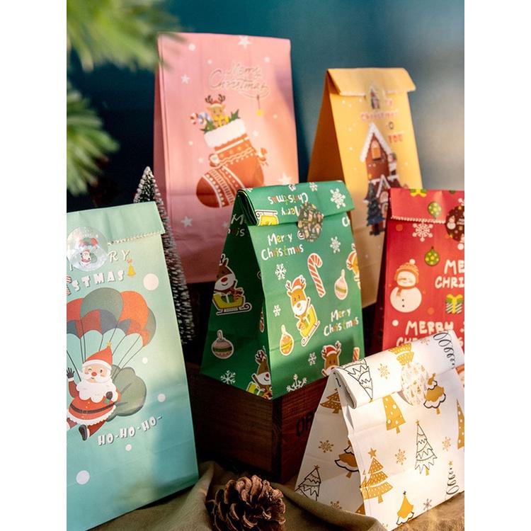 Set 24 Túi Giấy Đựng Bánh Kẹo Họa Tiết Giáng Sinh Dễ Thương