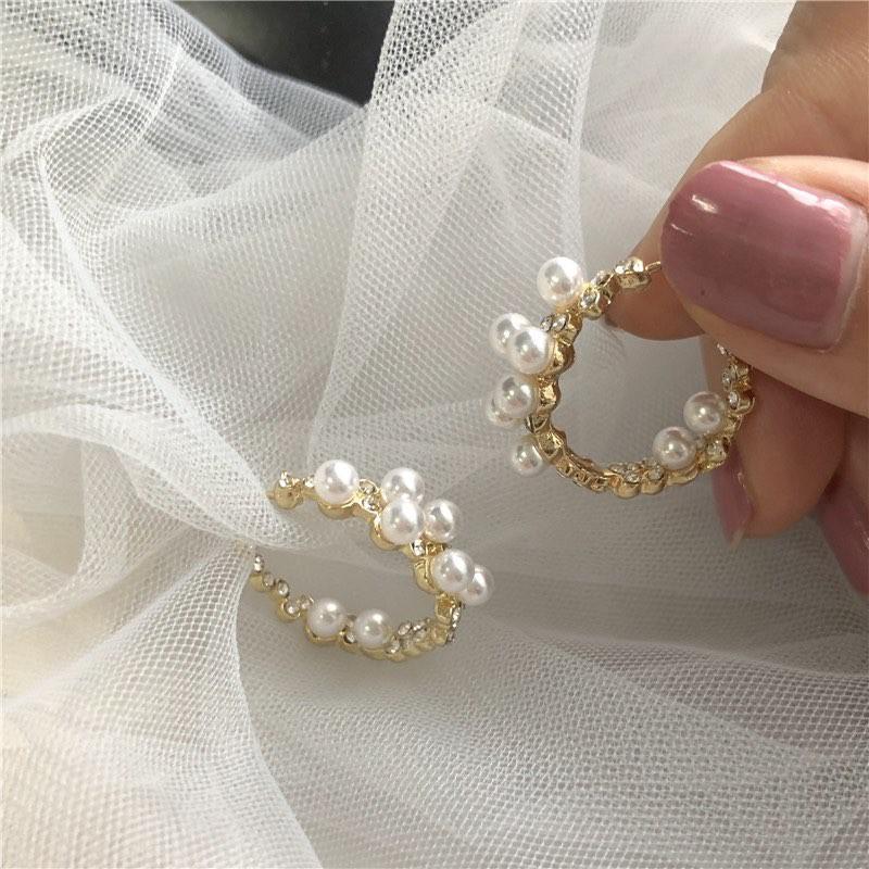 Khuyên tai ngọc trai tiểu thư dịu dàng sang chảnh