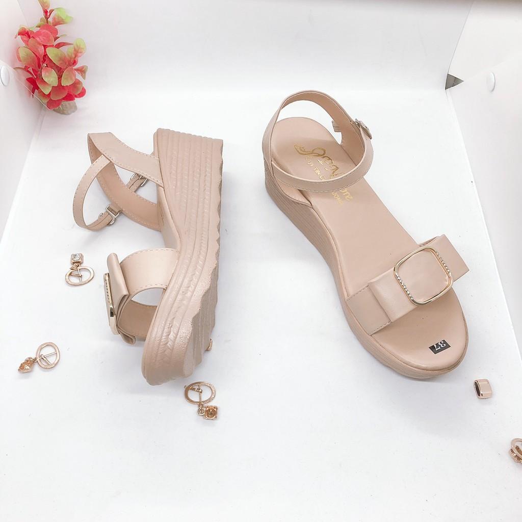 Giày Sandal Đế Xuồng 5cm Quai Ngang khoá Vuông kết Hạt