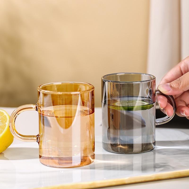 Cốc thủy tinh cao cấp có quai 2 màu Xám Khói , Vàng hổ phách; Cốc thủy tinh chịu nhiệt