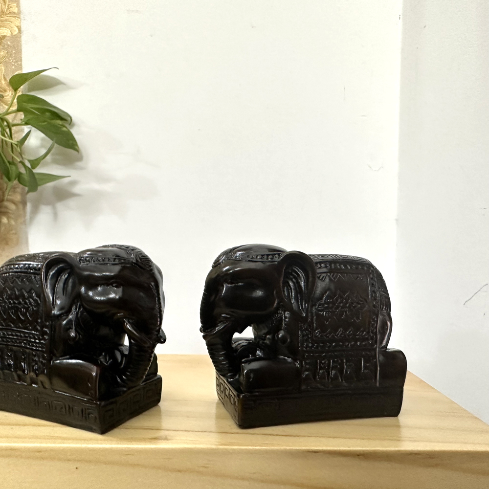 Cặp 2 tượng voi đá trang trí phong thủy bàn làm việc - Vòi hướng xuống ý nghĩa trường thọ - Cỡ mini - Cao 6cm - Nâu đen