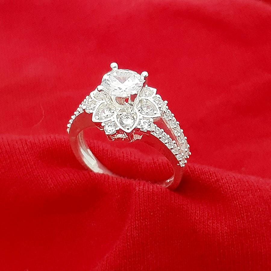 Nhẫn nữ bạc ổ cao gắn đá kim cương nhân tạo chất liệu bạc ta không xi mạ trang sức Bạc Quang Thản