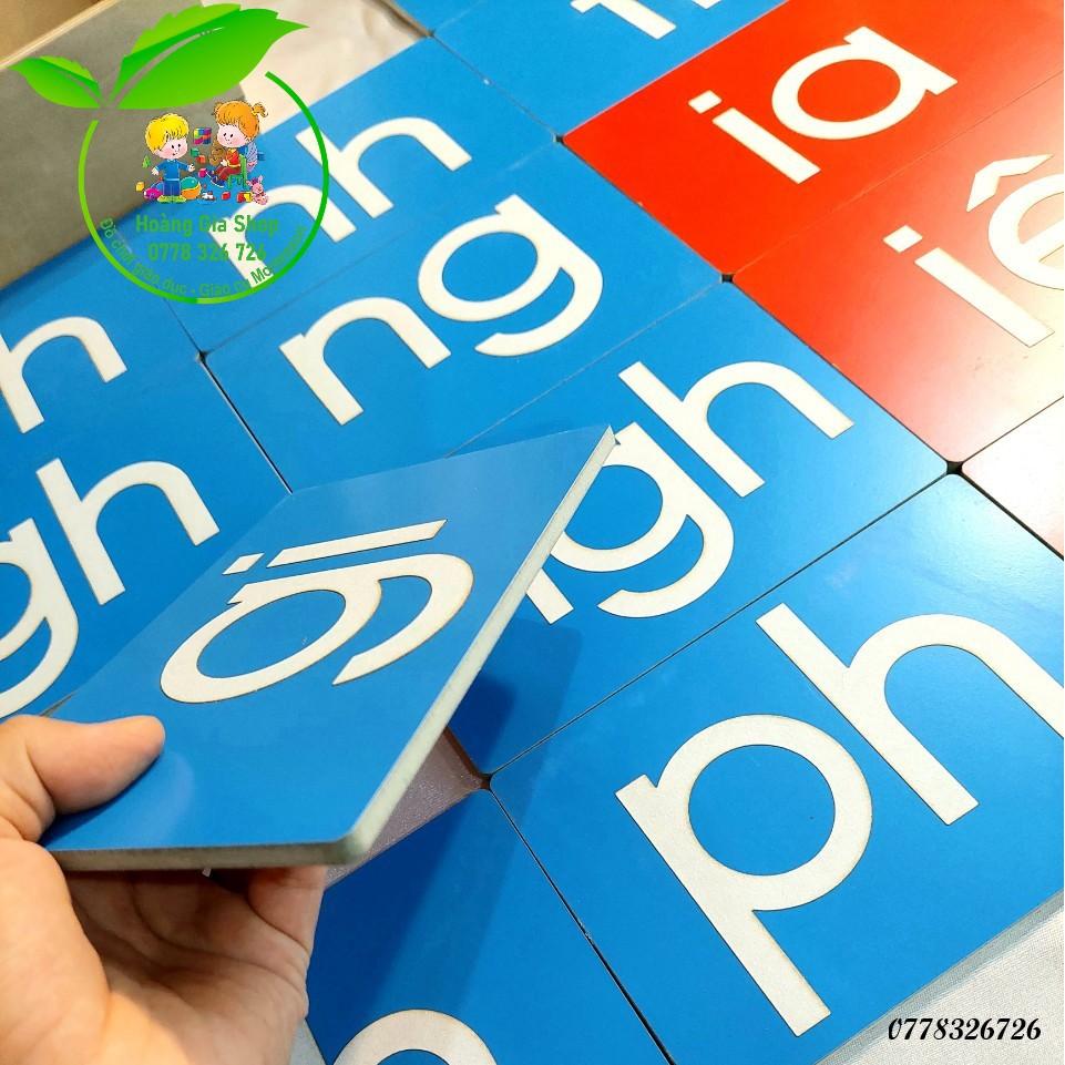 Hộp 19 Chữ ghép cát nhám Tiếng Việt in thường nét in (Sandpaper Letters)