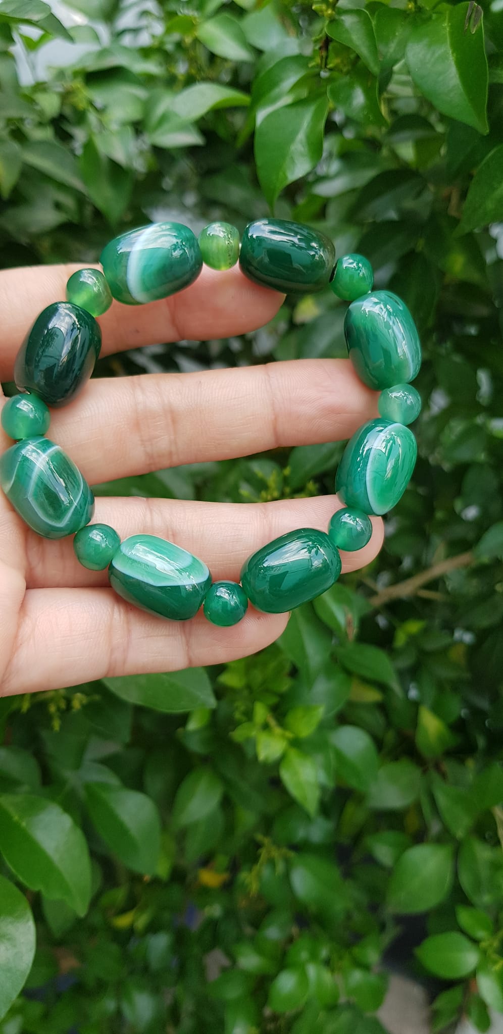 Vòng tay nữ đá mã não xanh cánh sen đậm phối kiểu hạt thống hạt tròn Size hạt 13mm Màu xanh cánh sen đậm vân tự nhiên rẻ xinh đẹp ạ