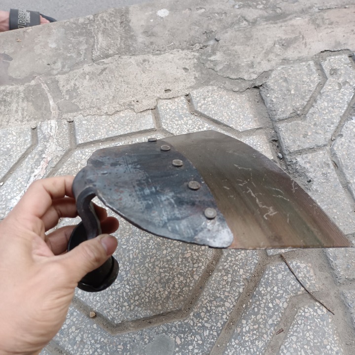 Cuốc làm vườn không cán lưỡi thép chuyên dùng xới cỏ