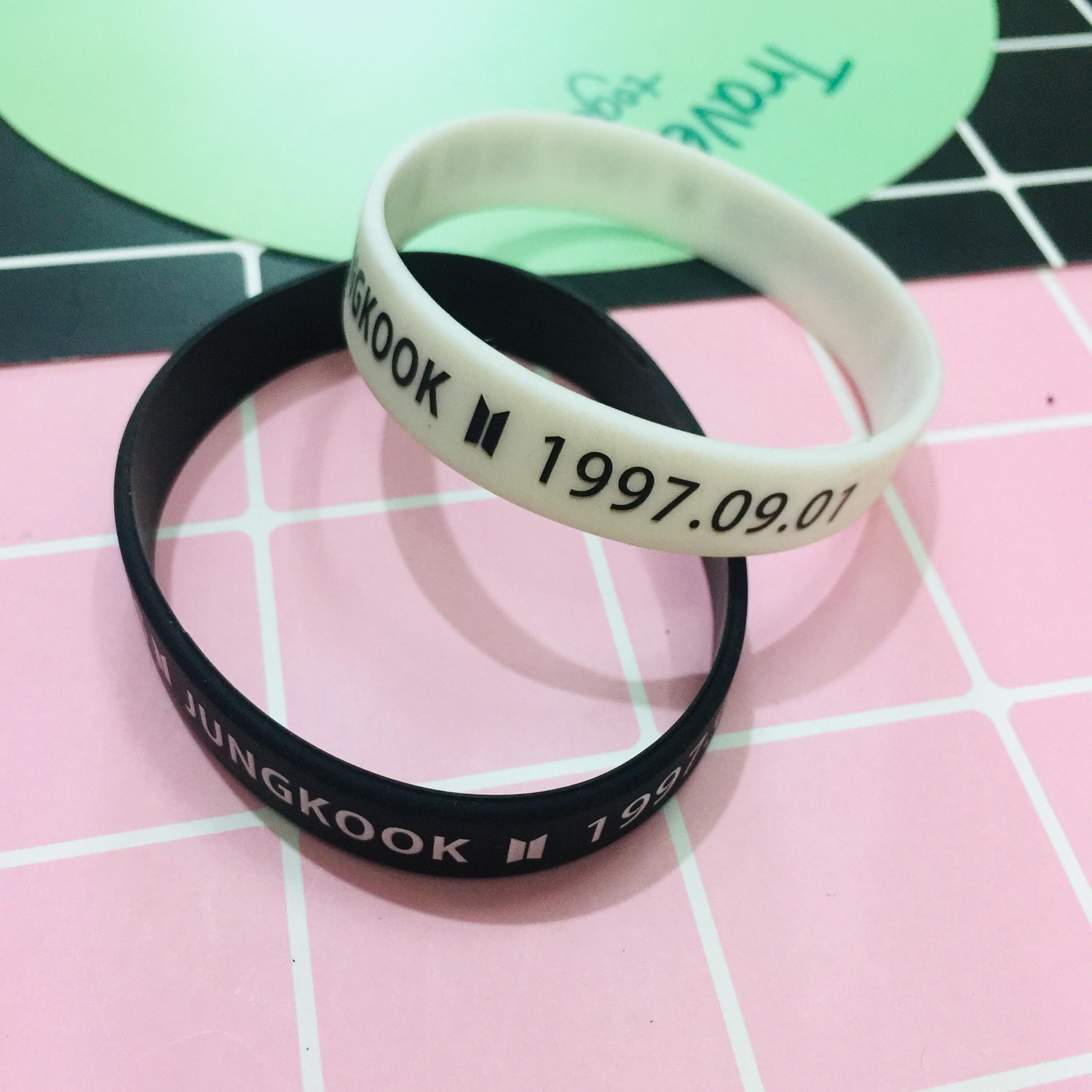 2 VÒNG TAY. LẮC TAY CAO SU JUNGKOOK BTS  KPOP MẪU KHÁC NHAU