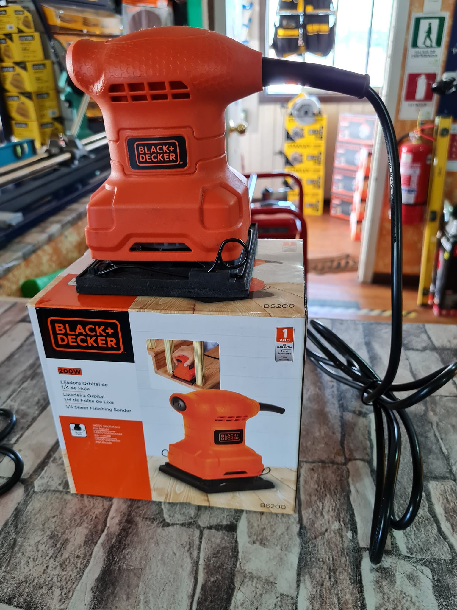 Máy chà nhám vuông 200w BLACK &amp; DECKER BS200-B1- Hàng chính hãng