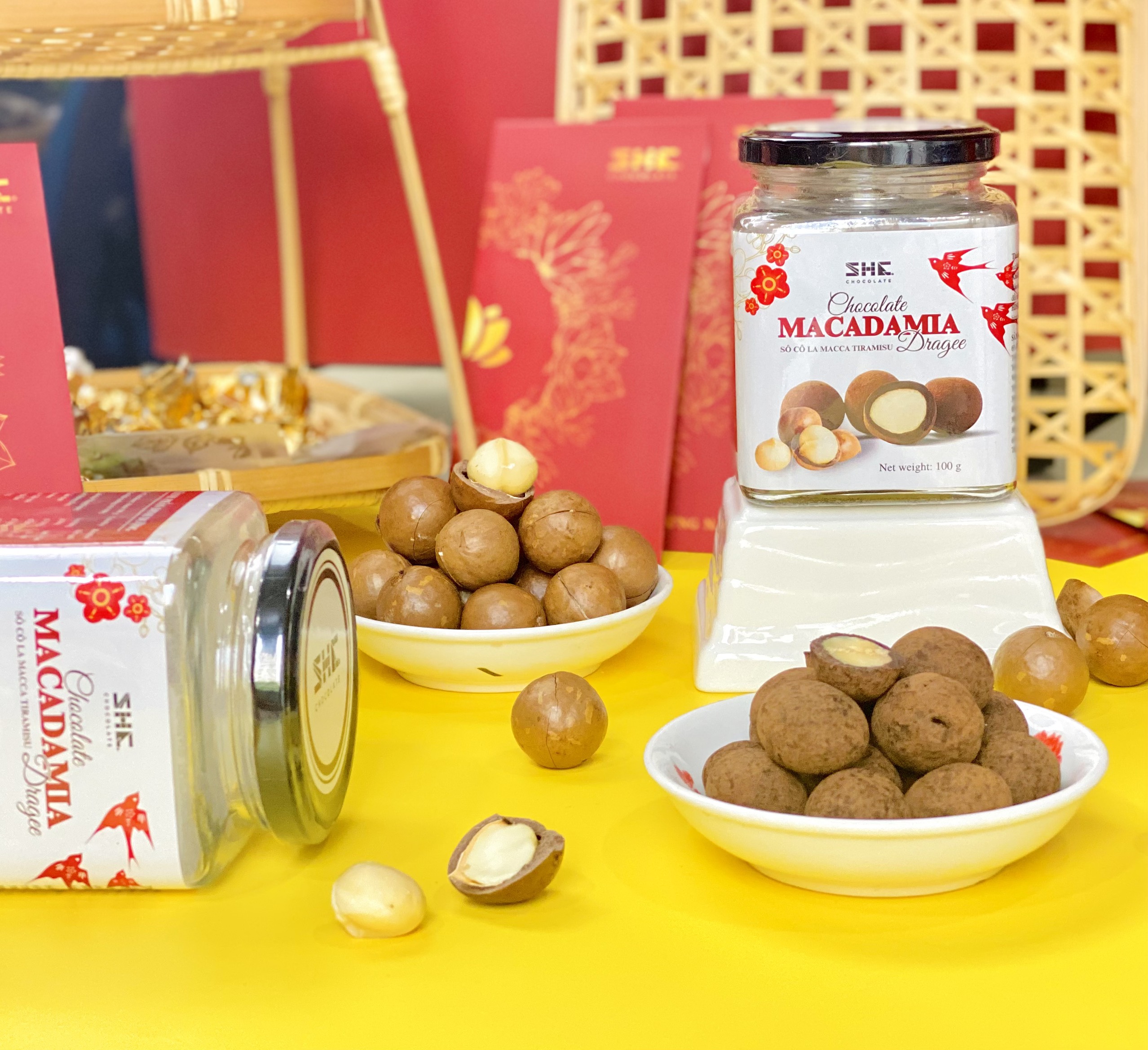 Socola Macca Tiramisu - Hũ 100g - SHE Chocolate - Tốt cho sức khỏe - Quà tặng người thân, dịp lễ, thích hợp ăn vặt