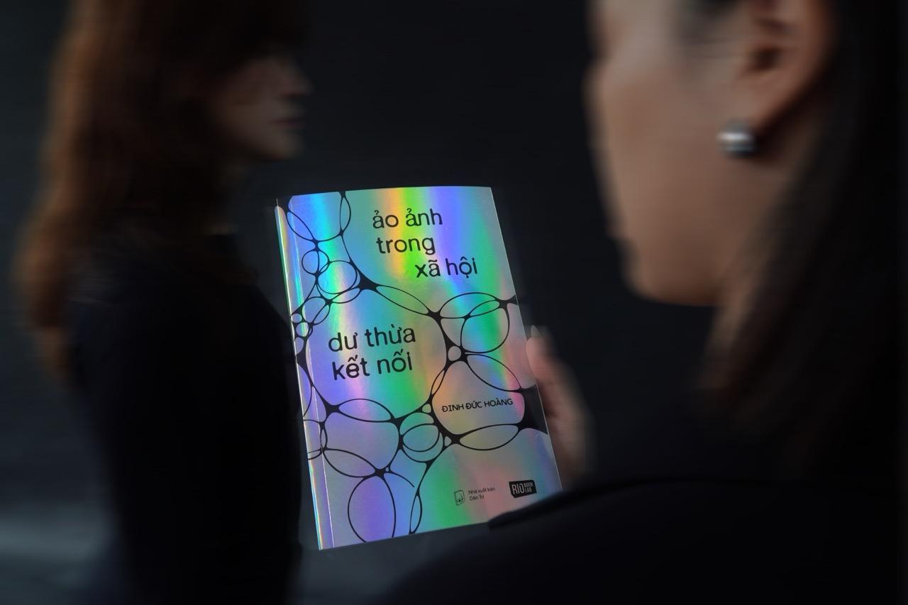 Sách - Ảo Ảnh Trong Xã Hội - Dư Thừa Kết Nối