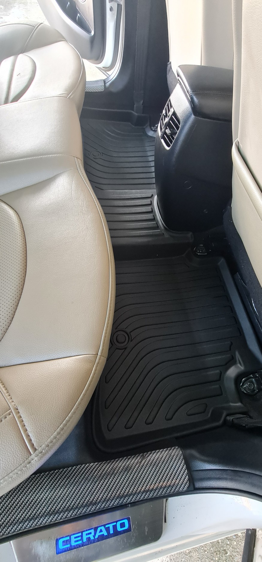 Thảm lót sàn xe ô tô KIA K3 CERATO chất liệu TPE thương hiệu Macsim màu đen