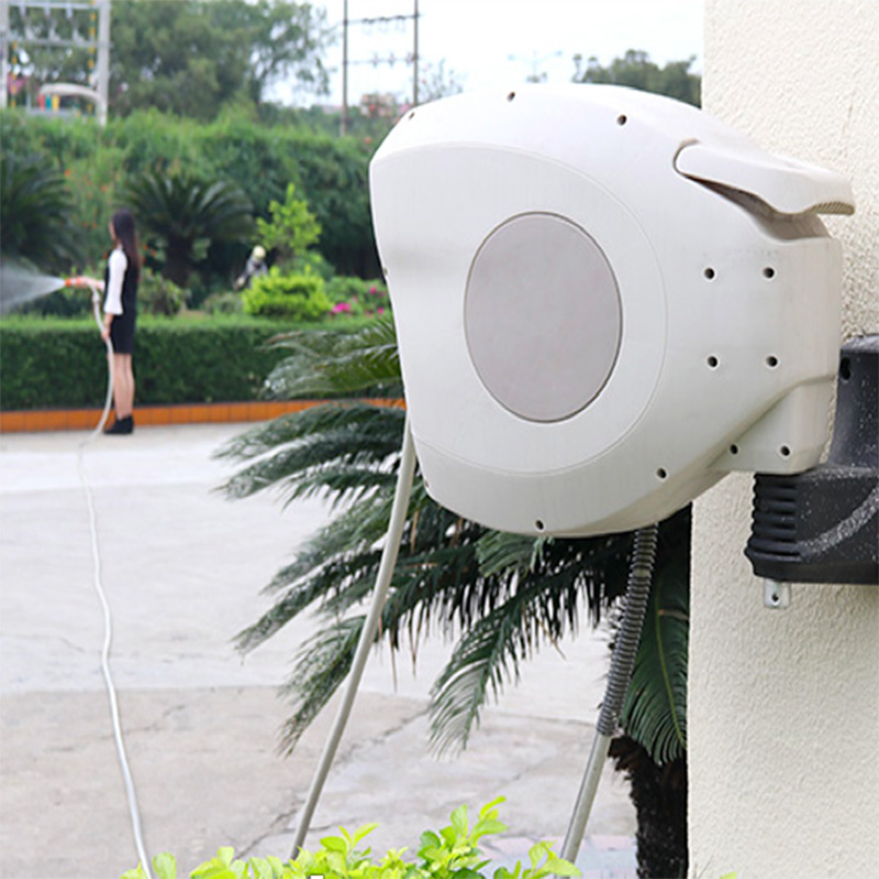 Bộ vòi tưới cây, vòi rửa xe thu cuốn ống tự động 15 mét ống trong lô cuốn và 2 mét cấp nước ngoài HRW-15