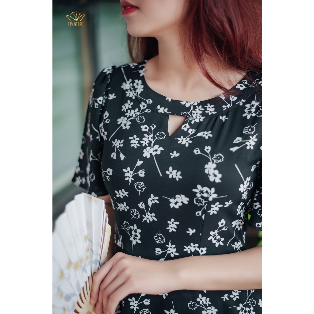 Đầm xòe thời trang trung niên TTV1210 TTV Store thiết kế đi chơi đi tiệc cổ tròn khoét V tay loe đen hoa trắng