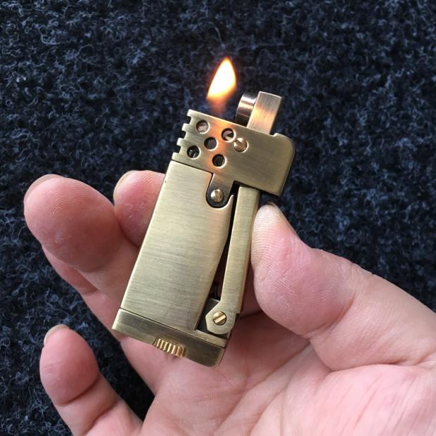 Hộp Quẹt Bật Lửa Xăng Đá 696 Thiết Kế Độc Lạ Sang Trọng - Dùng Xăng Bấc Đá Cao Cấp