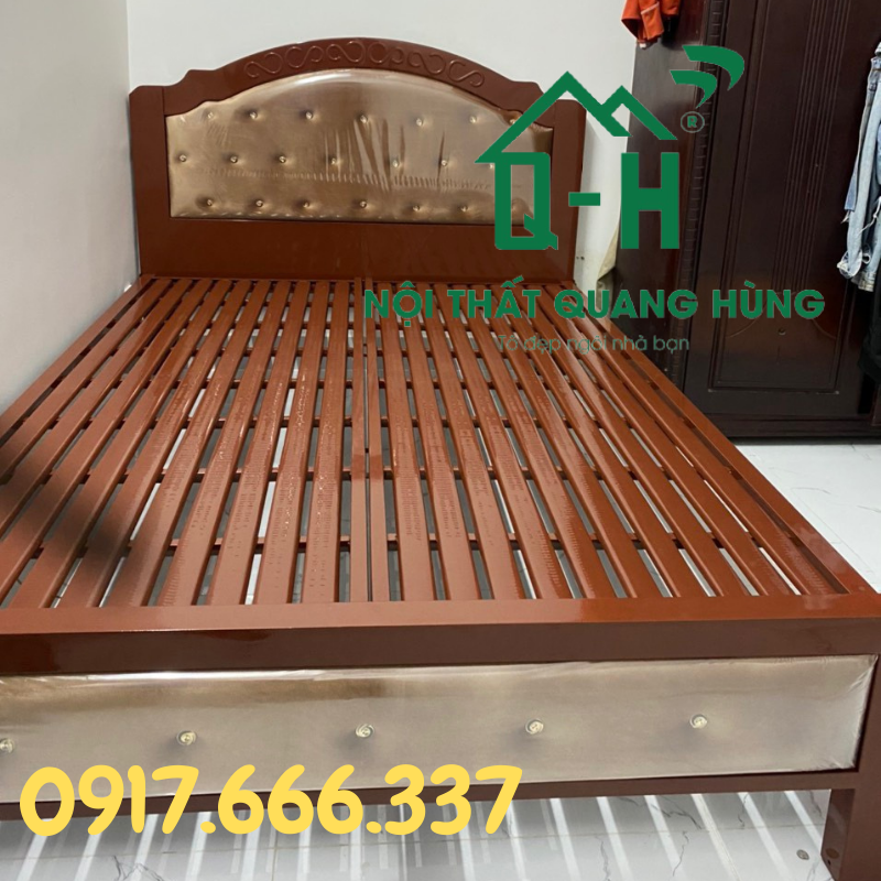 GIƯỜNG SẮT HỘP 5X10  CÓ LỚP NỆM BỌC 2 ĐẦU MÀU NÂU DÀNH CHO GIA ĐÌNH