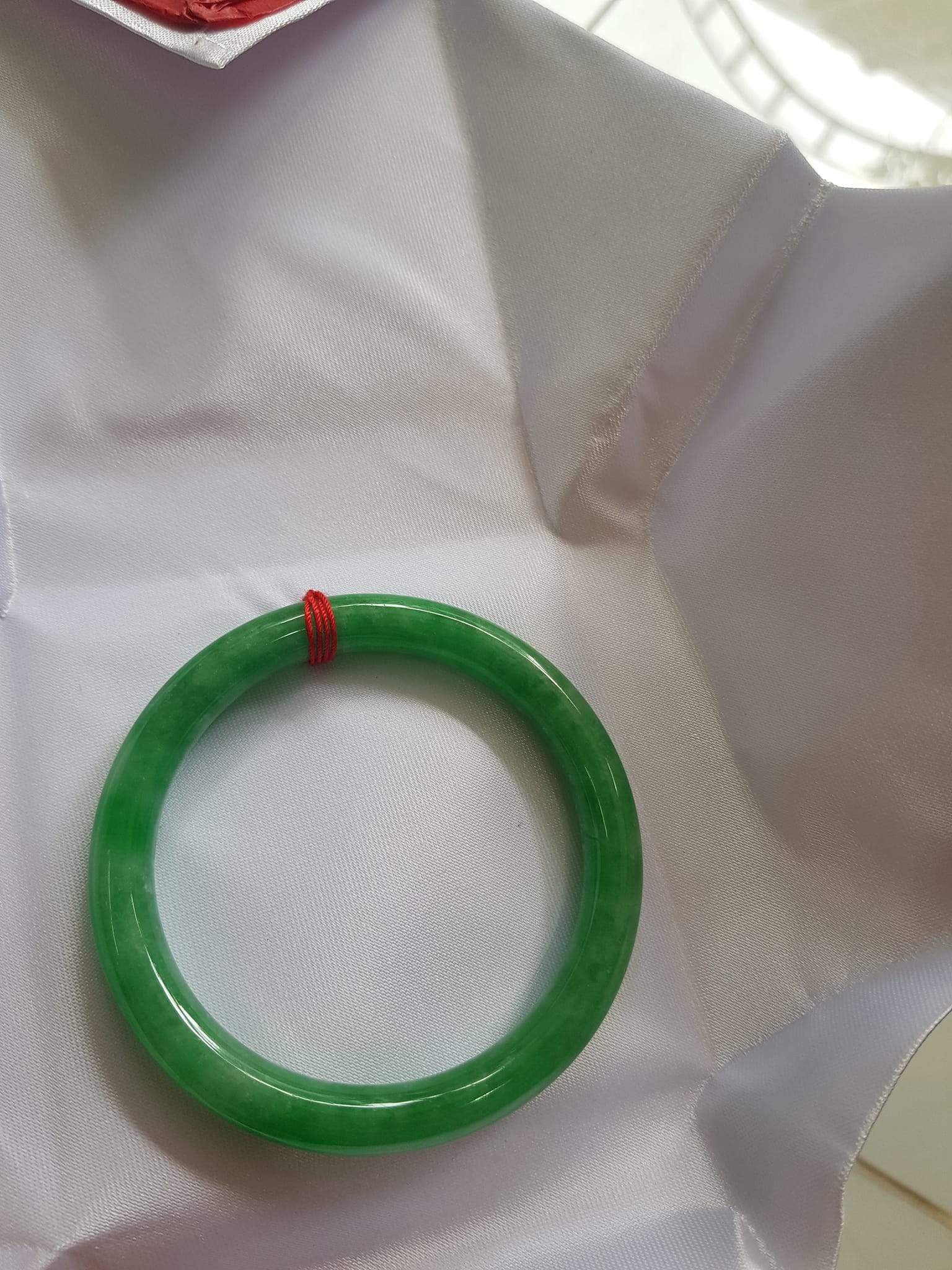 Vòng tay nữ đá cẩm thạch Đậu Nở Sao 52mm x 7,2mm  Màu Xanh đậu lá tươi nhẹ nhàng bóng đẹp  Nữ mệnh Mộc, Hỏa, Thủy 50kg-57kg đeo ạ