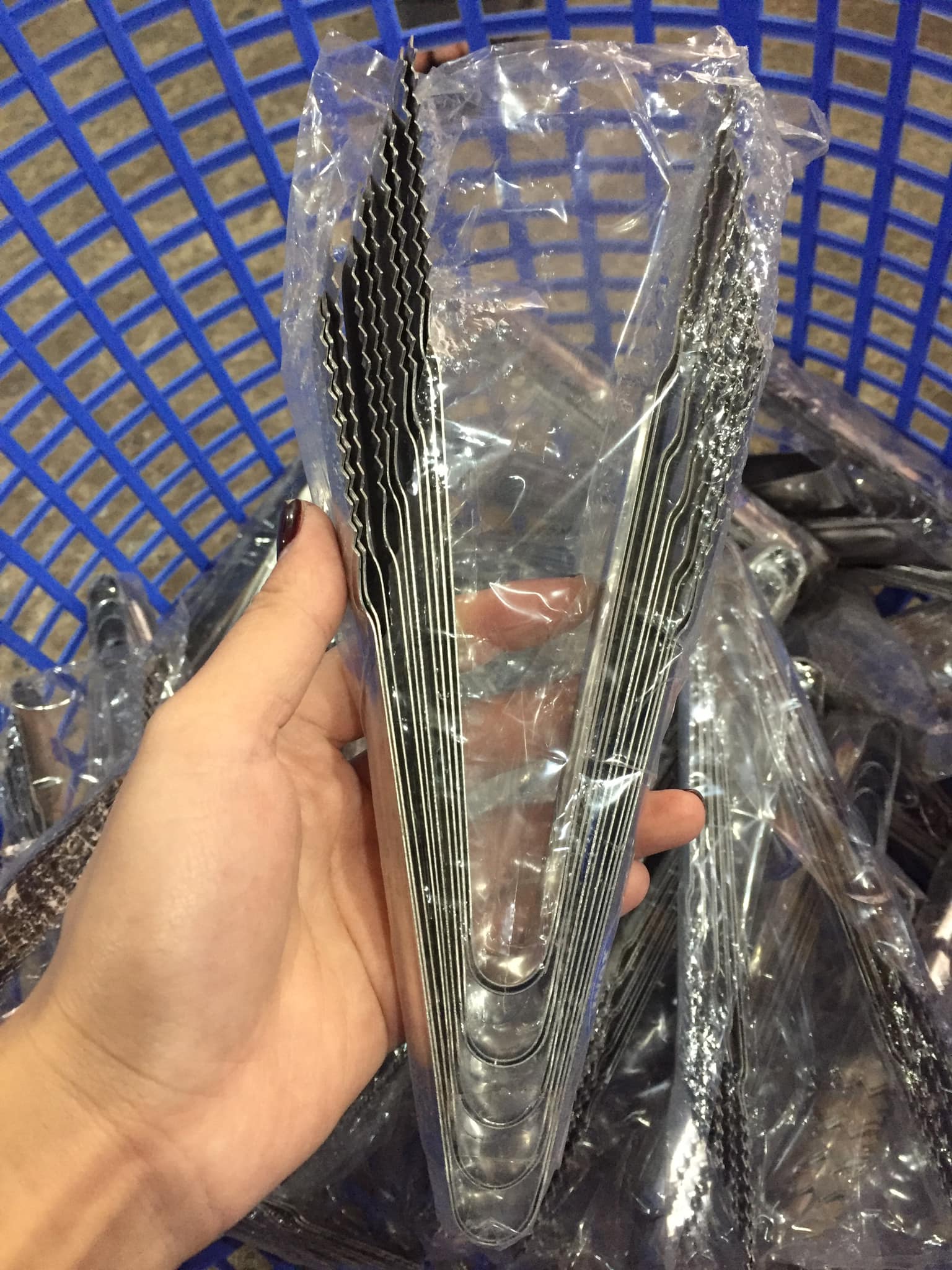 GẮP ĐÁ, KẸP THỊT NƯỚNG INOX LƯỠI GAI KHÔNG TRƠN TRƯỢT