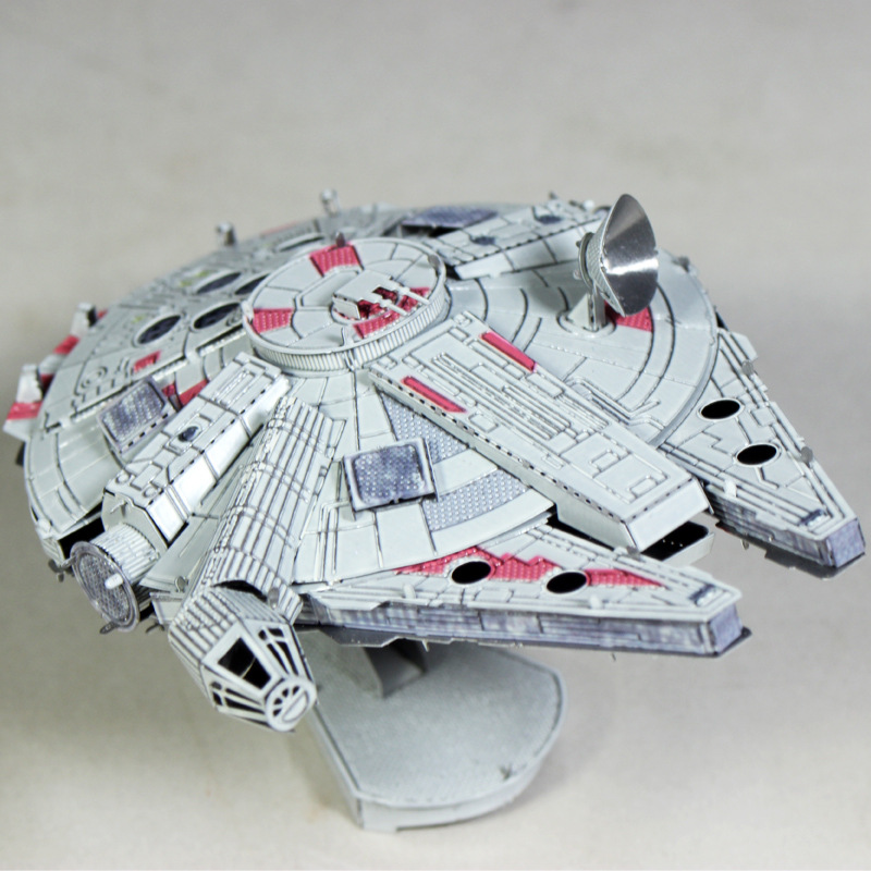 Mô hình thép 3D tự ráp Millenium Falcon màu