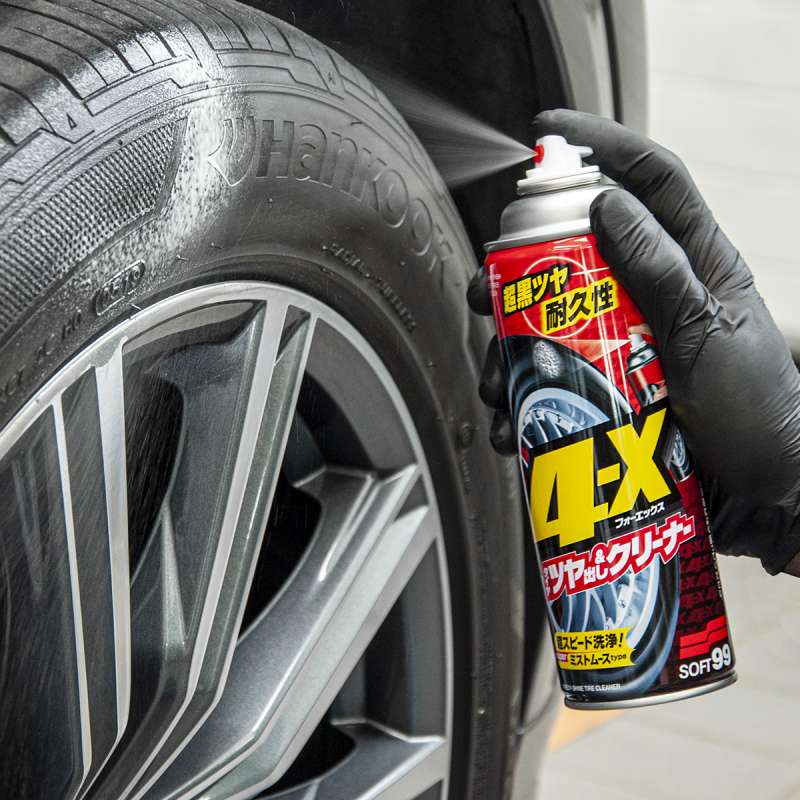 Chai Xịt Vệ Sinh Và Phủ Đen Bóng Lốp Xe Ô Tô 4X Tire Cleaner Soft99 L-14