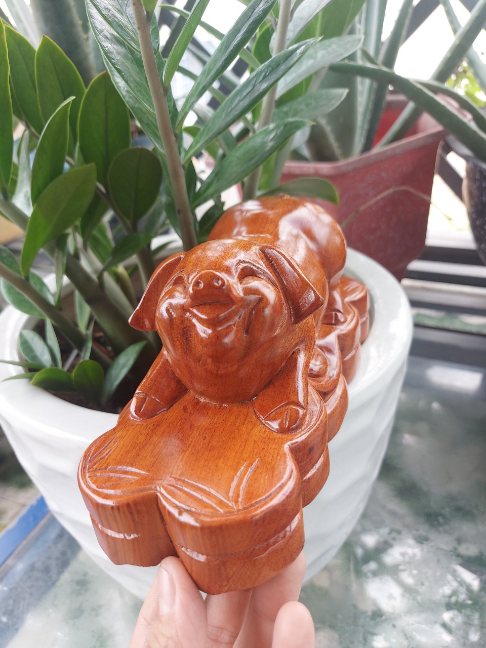Tượng heo bằng gỗ hương