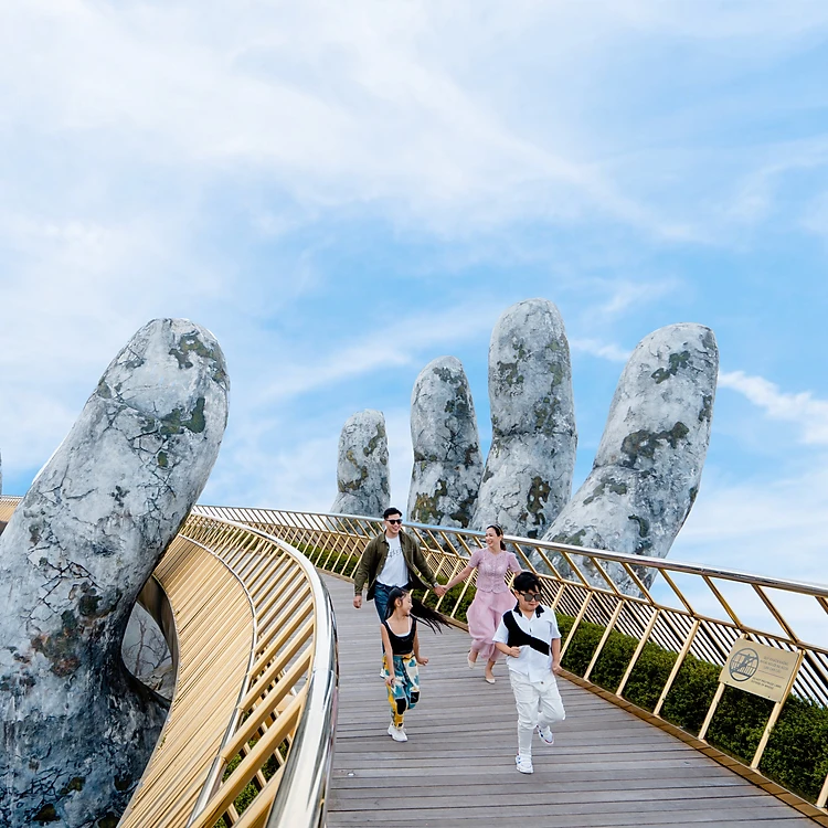 Combo Cáp Treo Bà Nà Hills + Ăn Trưa Buffet, Vui Chơi Không Giới Hạn, Không Cần Xếp Hàng Mua Vé
