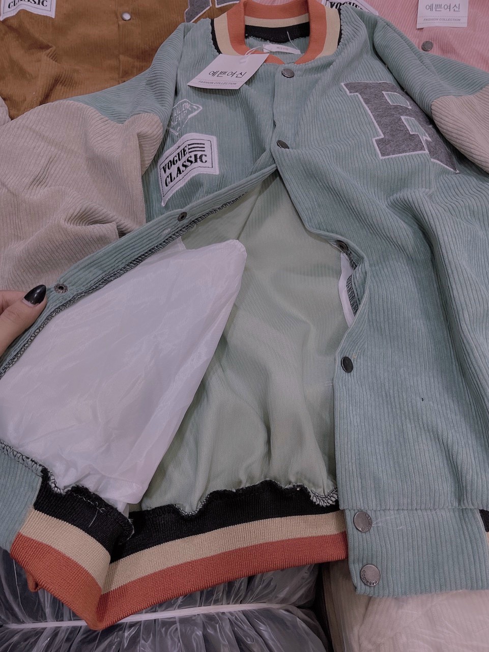Áo Khoác Nhung Kaki Chữ R Kiểu Bomber HÀn Quốc -Teen Unisex Rẻ Đẹp- Nam Nữ Cặp Đôi Mặc Mùa Thu Đông