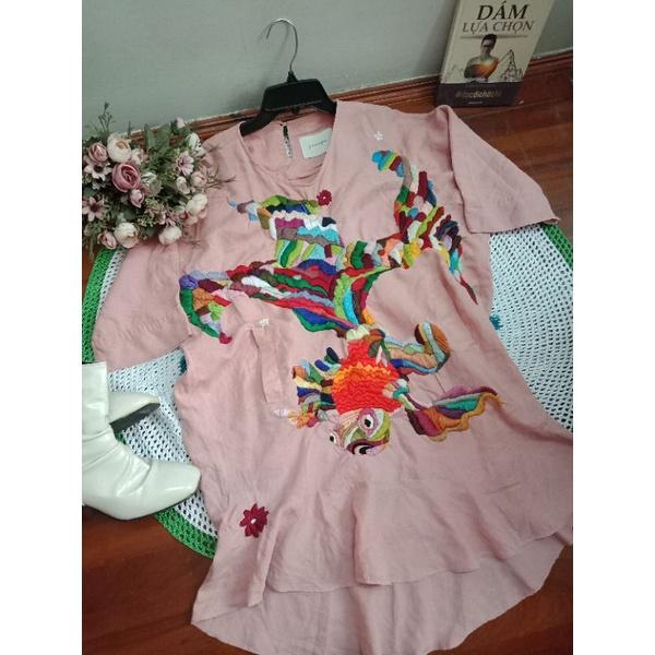 Đầm họa tiết thêu tay