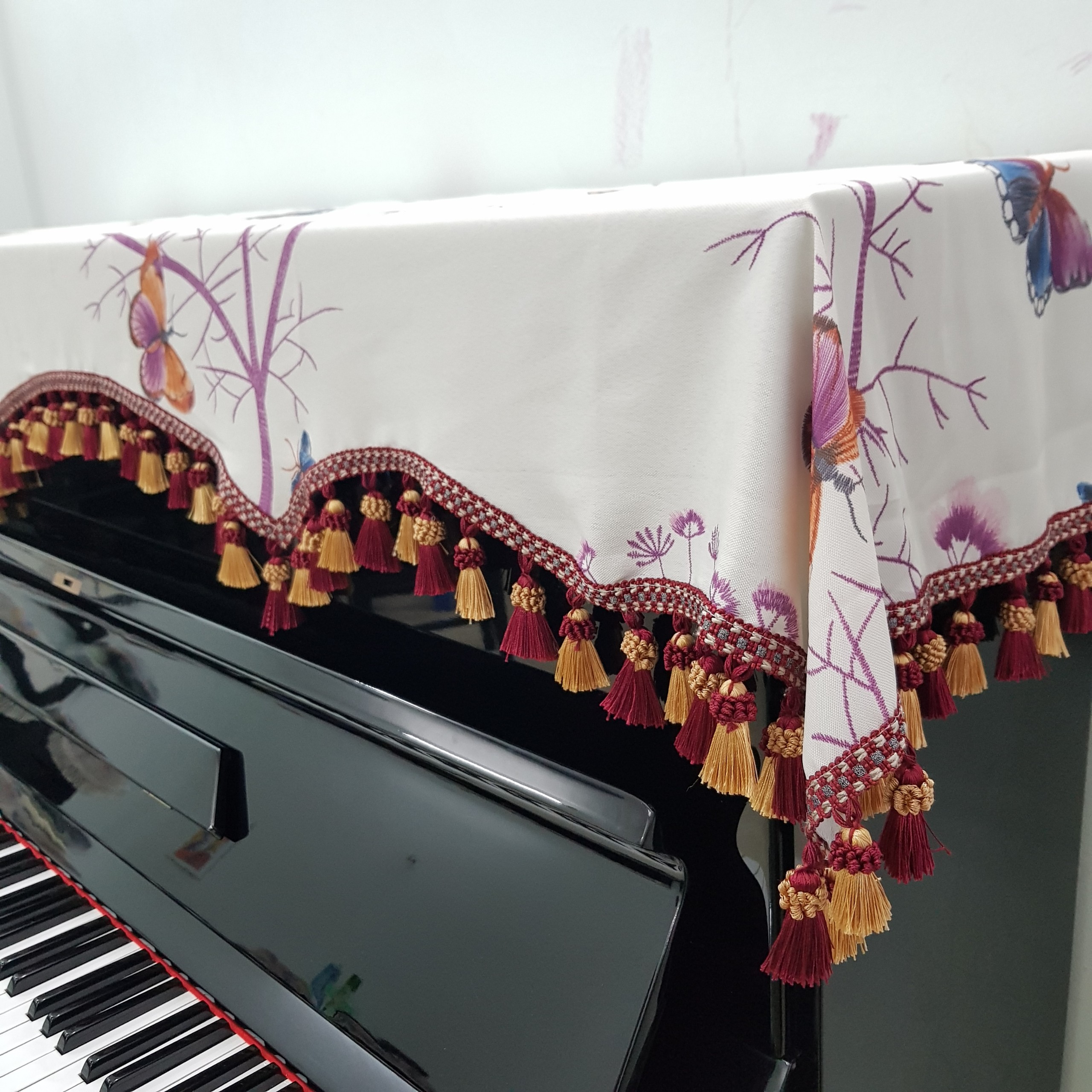 Khăn phủ đàn Piano mẫu hoa hồ điệp