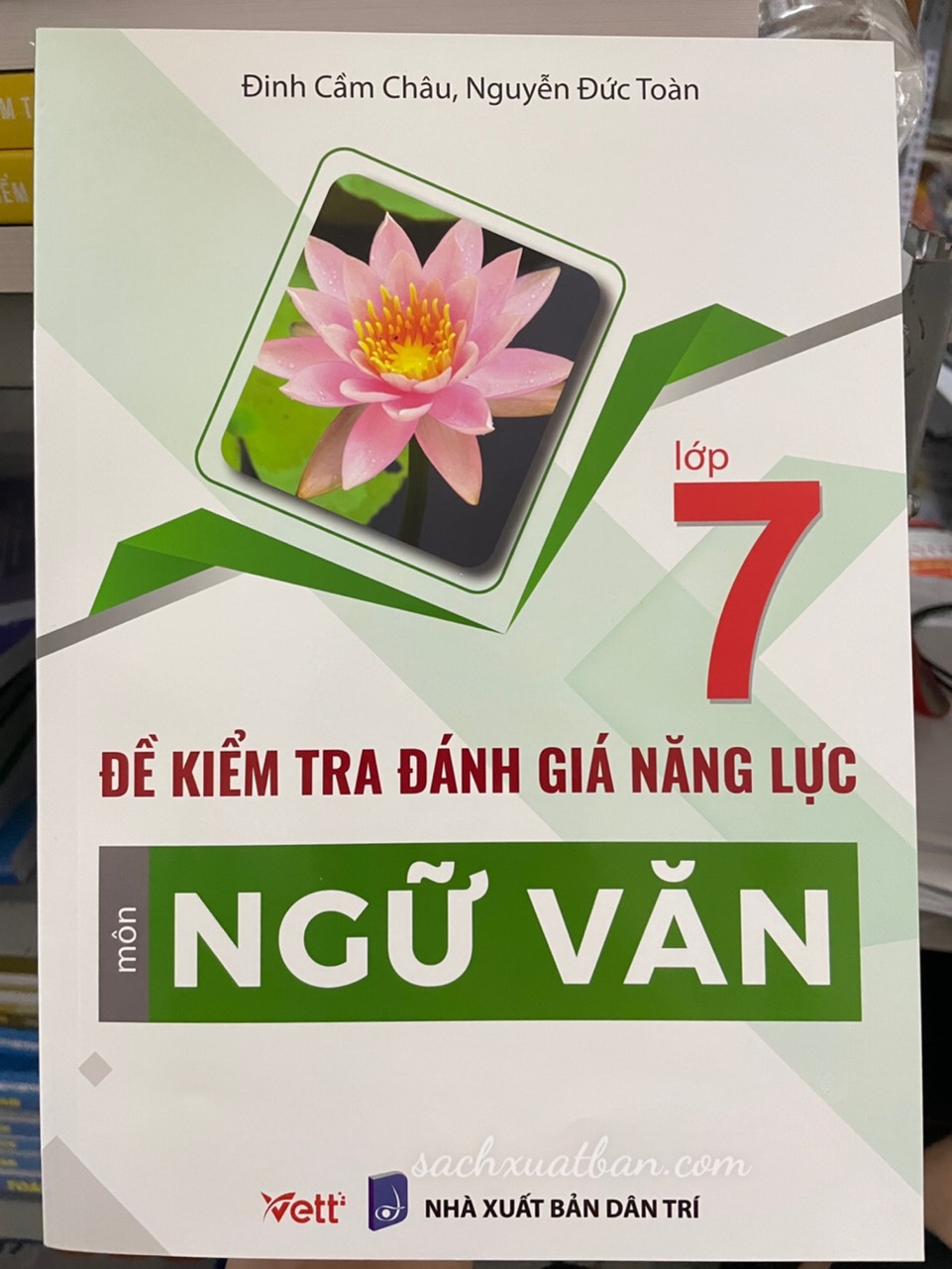 Sách Đề kiểm tra đánh giá năng lực môn Ngữ văn lớp 7