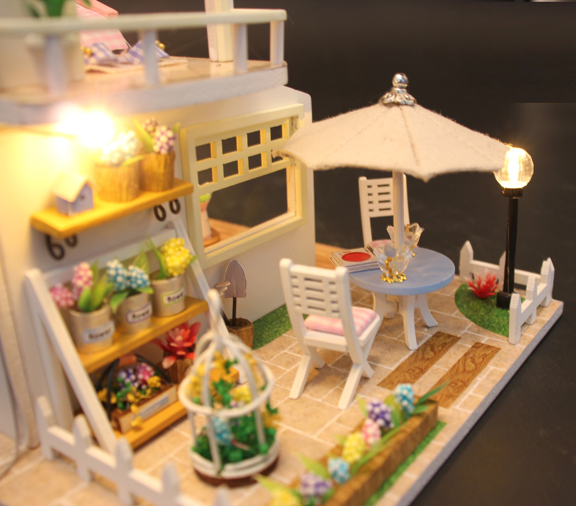 Mô hình nhà DIY Doll House Pink Loft Kèm Mica Chống bụi