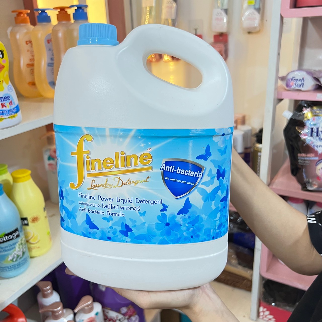 Nước Giặt Xả xứ sở của những nụ cười thân thiện 3000ml lâu hương lâu