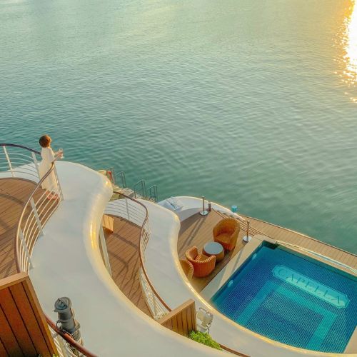 Khuyến Mại Cực Sốc Siêu Du Thuyền 5 Sao Capella Cruises Đẳng Cấp, Trải Nghiệm Chèo Thuyền Kayak Tại Vịnh Lan Hạ