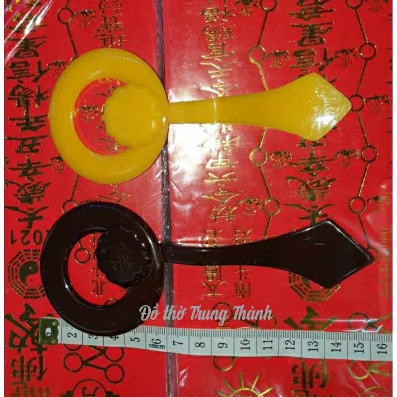 Móc y nhựa