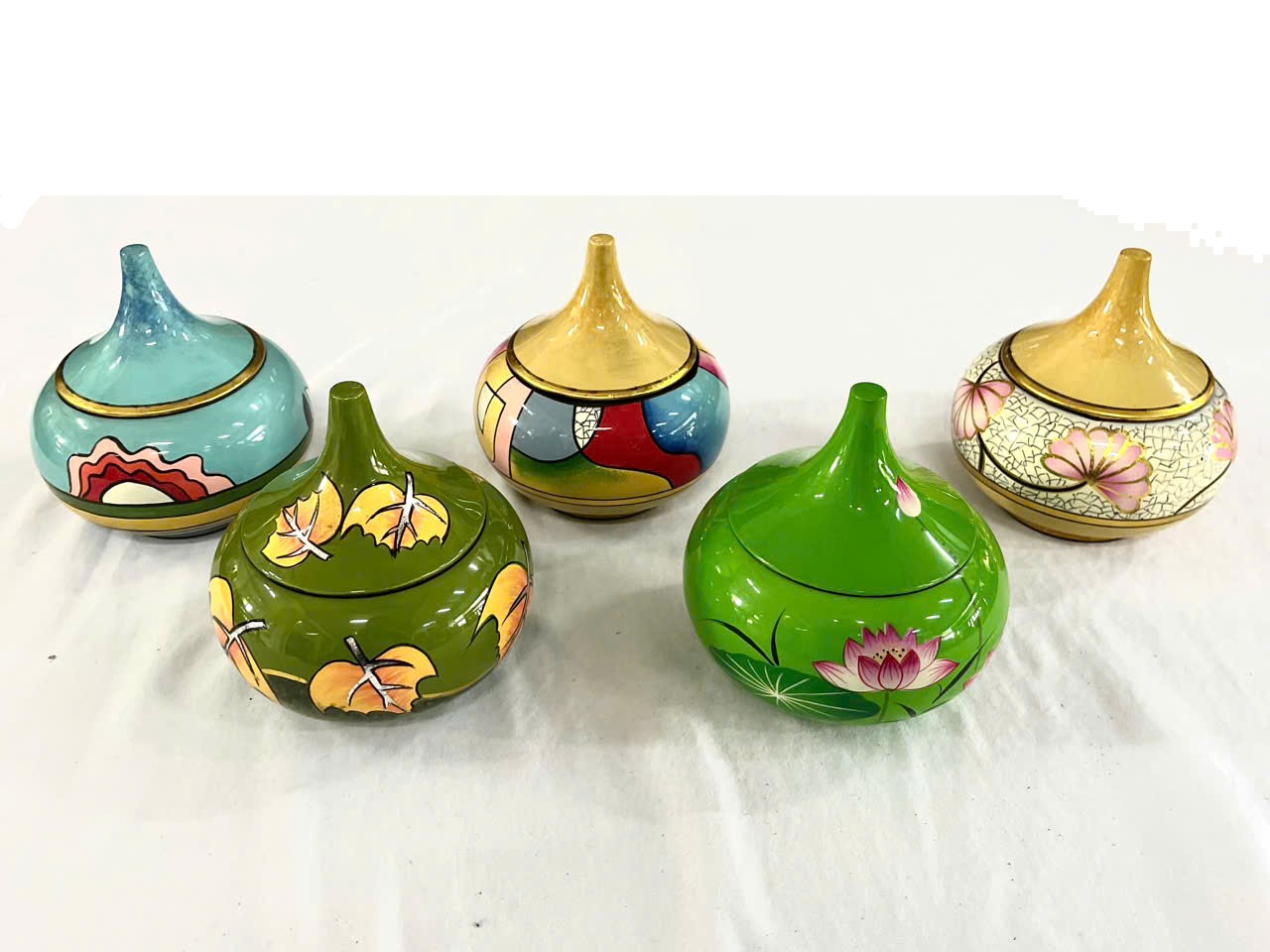 Hủ bí sơn mài cao cấp thích hợp đựng vật dụng nhỏ, bánh kẹo, trang trí, làm quà tặng,...