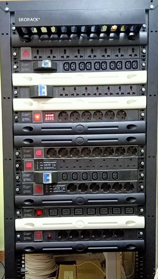 Thanh quản lý cáp ngang tủ rack 19 inches (thép)