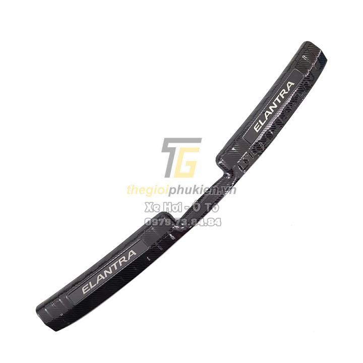 Bộ Ốp bậc cốp Hyundai Elantra 2017-2020 vân Carbon