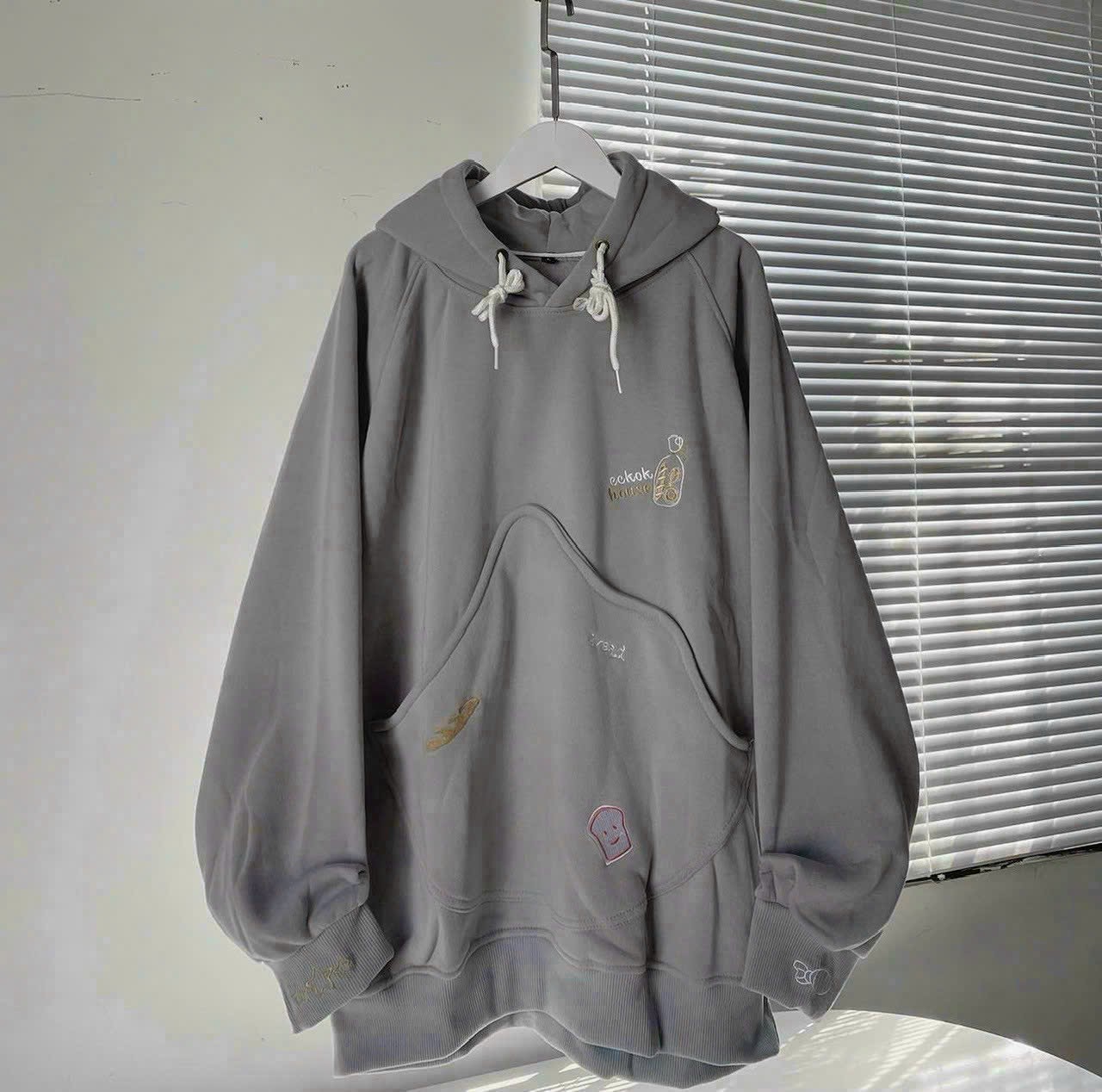Áo Hoodie Phối Túi To Logo Thêu Có Nón Mũ 2 Lớp Rộng Unisex Nam Nữ Siêu Xinh - Áo Khoác Nỉ