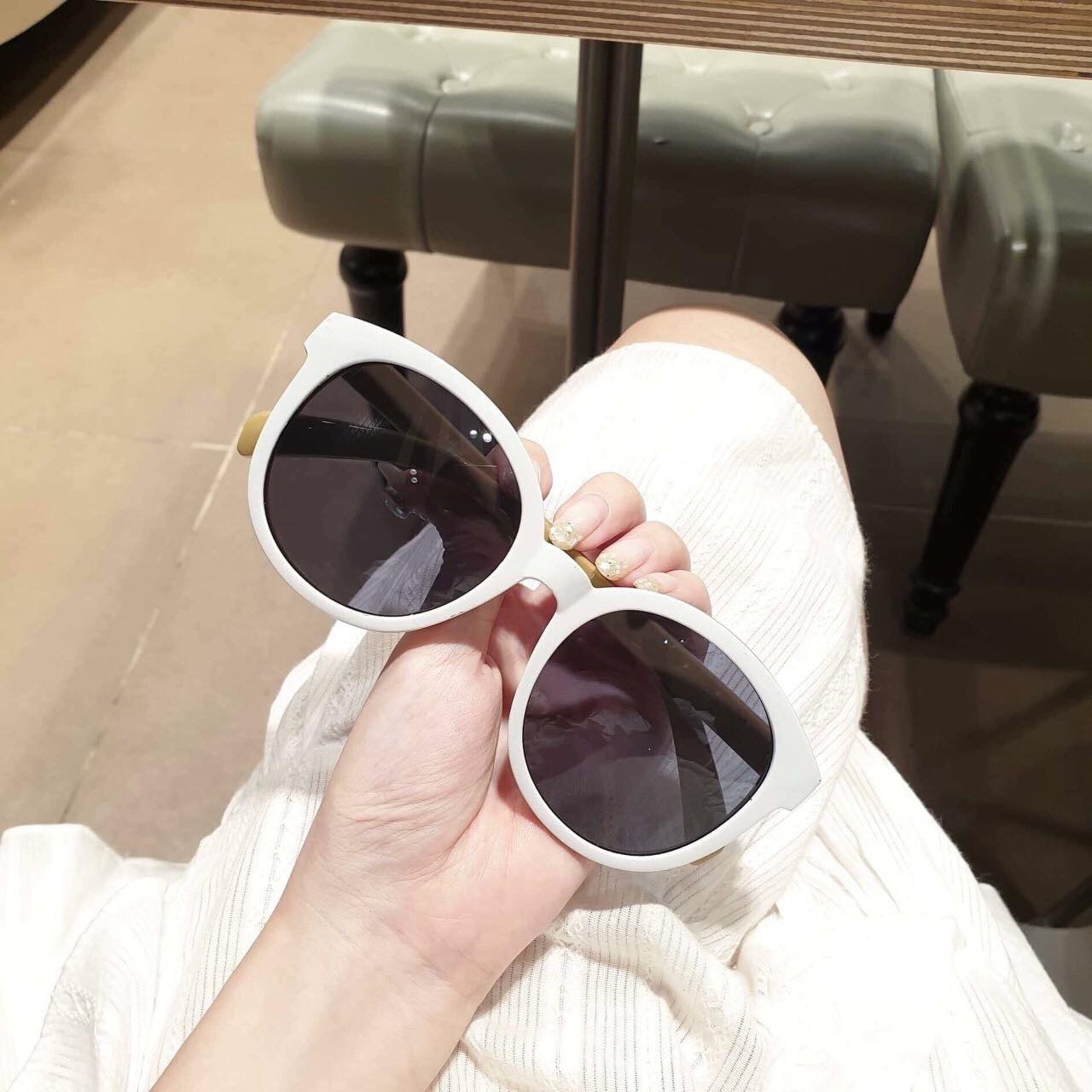 Kính râm Mắt tròn Holiday