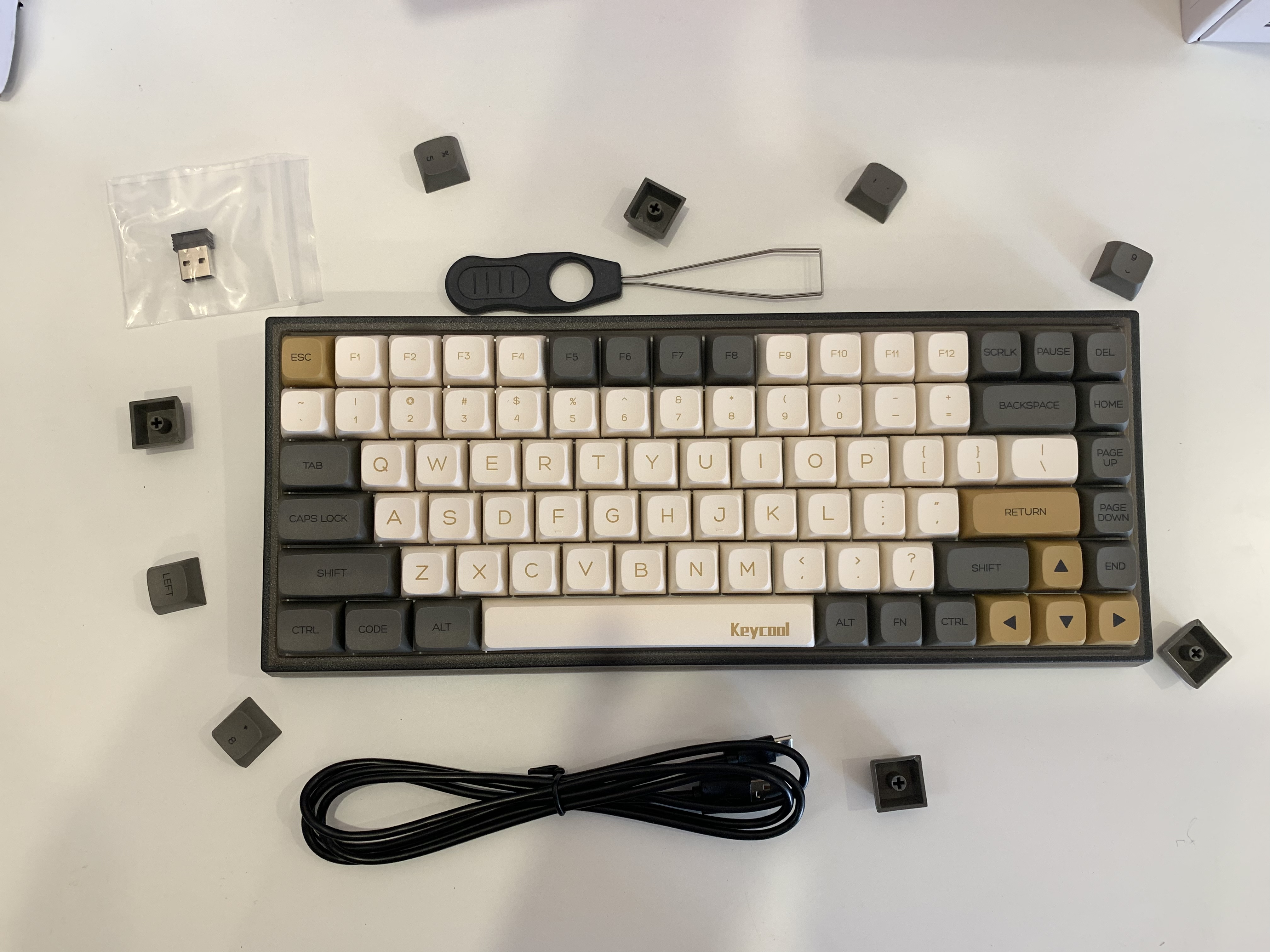 Bàn phím Keycool kc84 Pro Smoke RGB - Hàng chính hãng