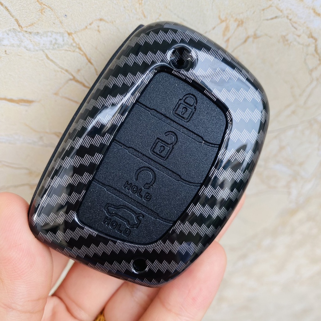 Ốp chìa khóa carbon xe Hyundai Creta, I10 2021 2022 2023 - chìa 4 nút,tặng kèm móc khoa cao cấp