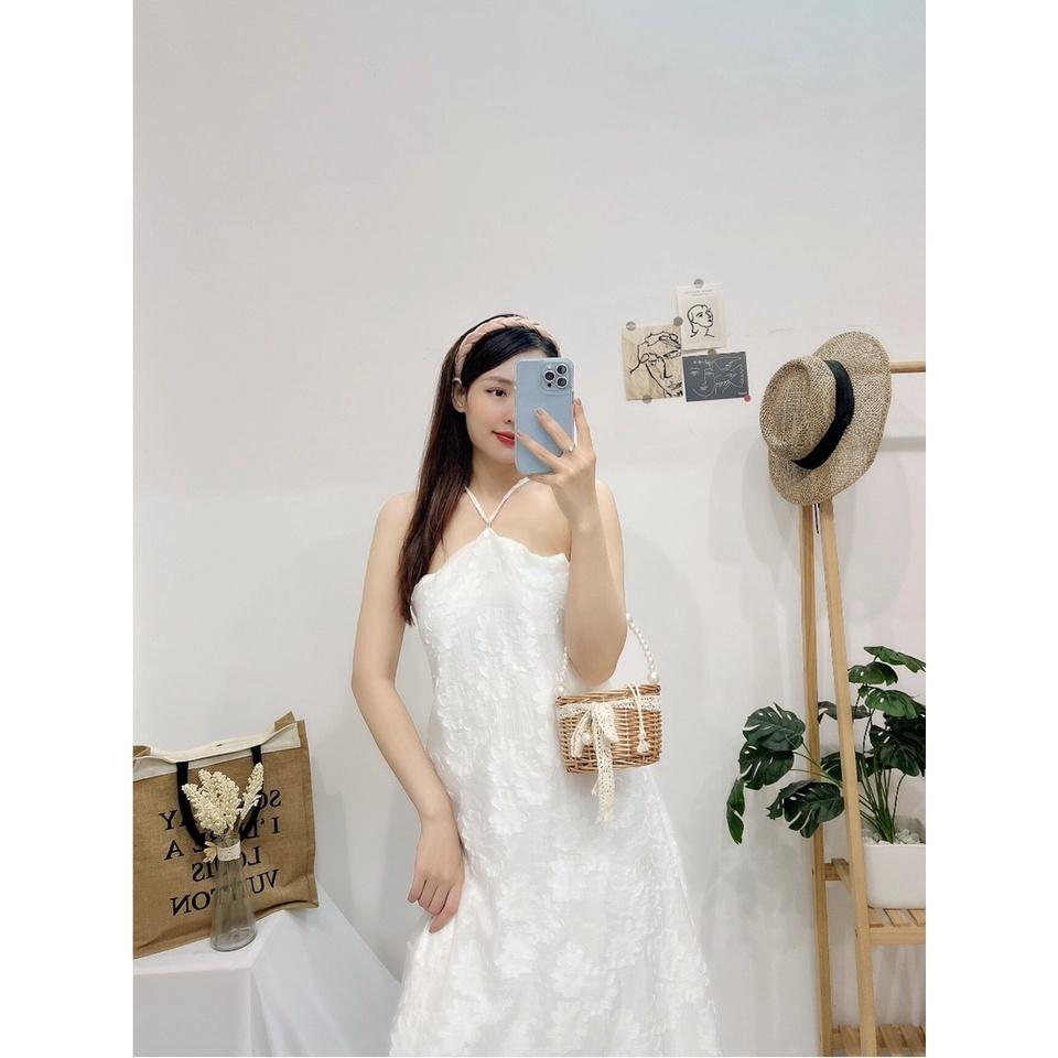 Đầm yếm maxi trắng đi biển, Váy yếm trắng cổ dây suông dài Cao Cấp thêu hoa, sexy quyến rũ MiNhi