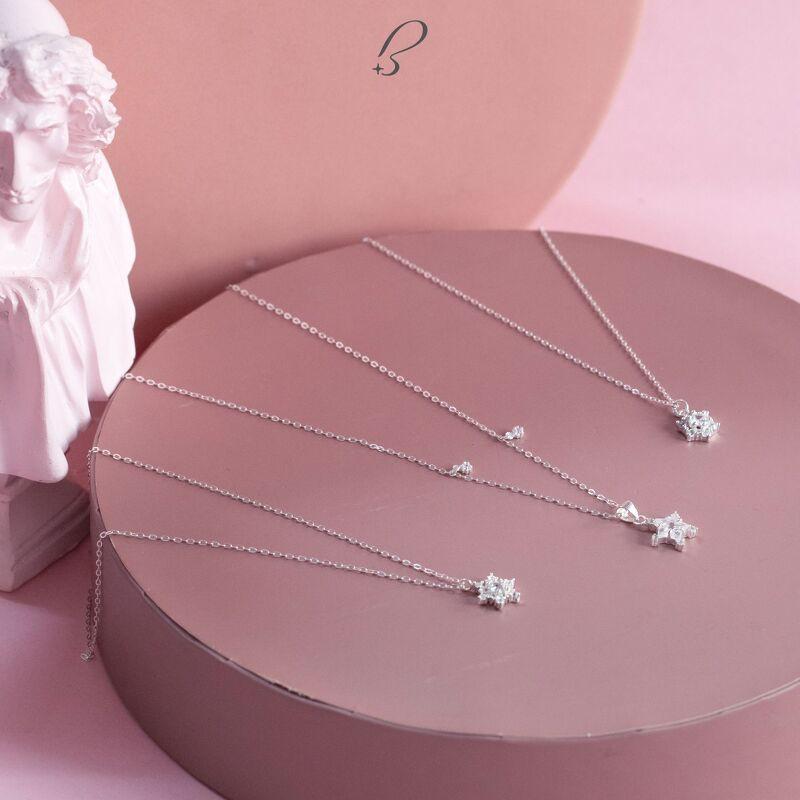 Vòng cổ Bling It năm cánh đính đá bạc BIVC241