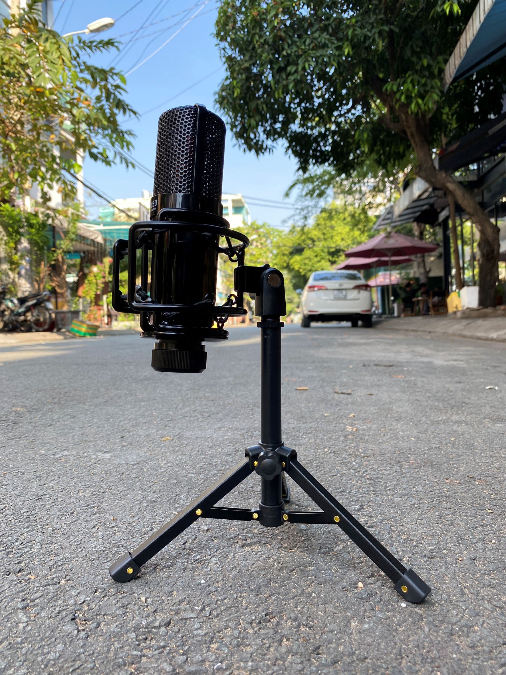 Chân kẹp micro MK02 Vip - chân kẹp mic để bàn loại cao cấp - Cấu tạo hợp kim chắc chắn, nhỏ gọn - Chuyên dùng cho các loại micro thu âm, livestream, karaoke, phỏng vấn