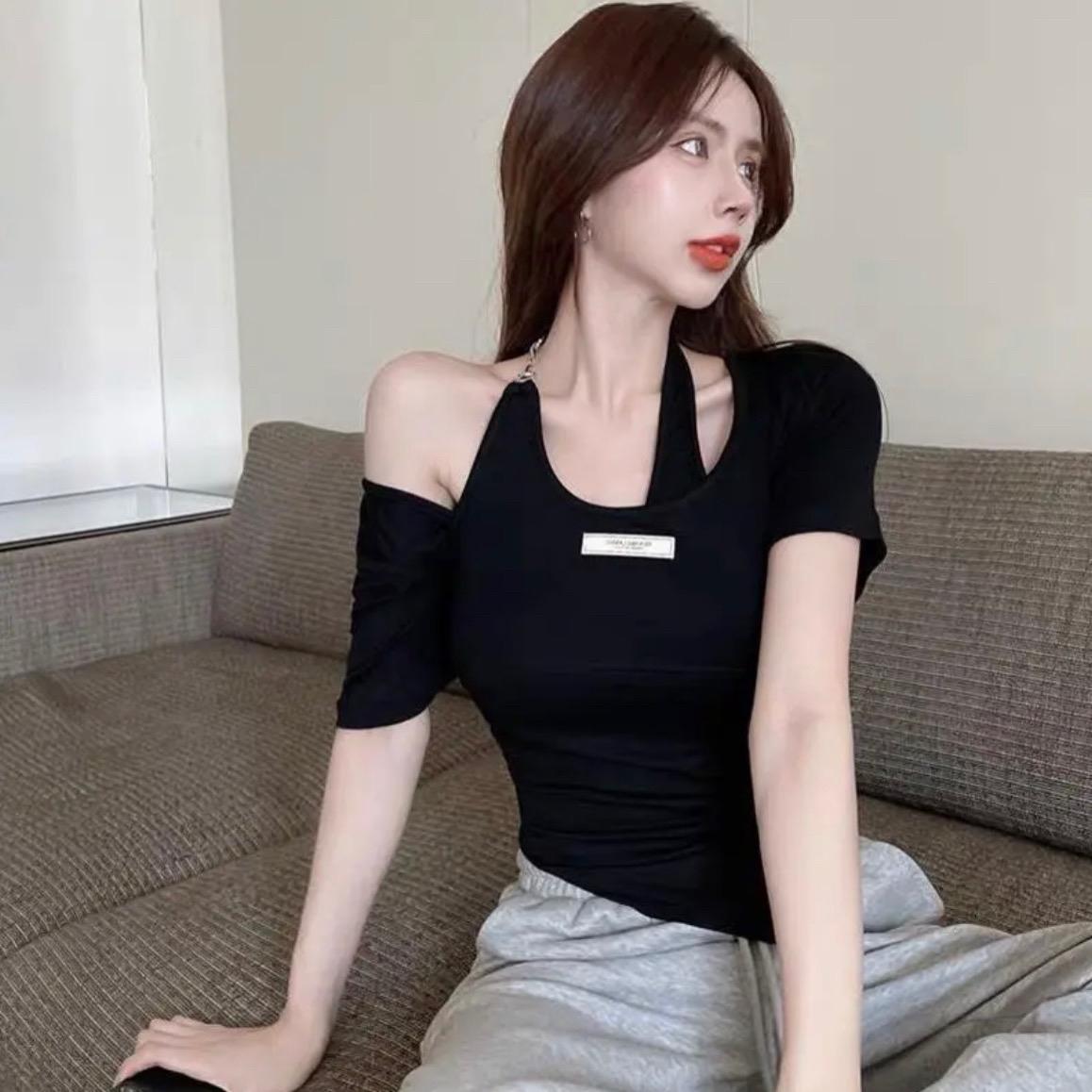 Áo croptop vạc nhọn, kiểu áo trẻ trung