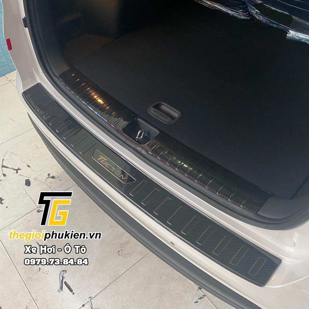 BỘ SẢN PHẨM Nẹp bước chân và ốp chống trầy cốp trong Hyundai Tucson 2016-2018 - Mẫu vân Carbon