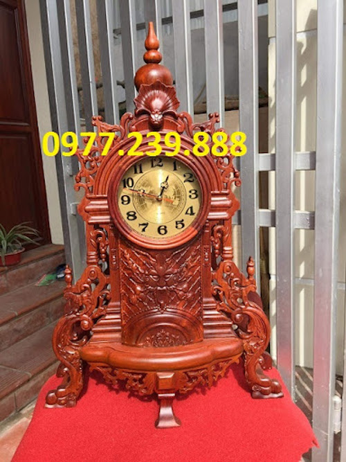 Đồng hồ để bàn bằng gỗ hương 70cm mẫu mặt quỷ