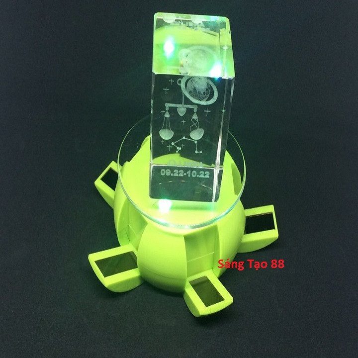 Bàn xoay đa năng quay 360 độ trưng bày sản phẩm tích hợp 3 đèn led chiếu sáng lung linh huyền ảo M4 ( tặng kèm 03 nút kẹp cao su đa năng ngẫu nhiên )