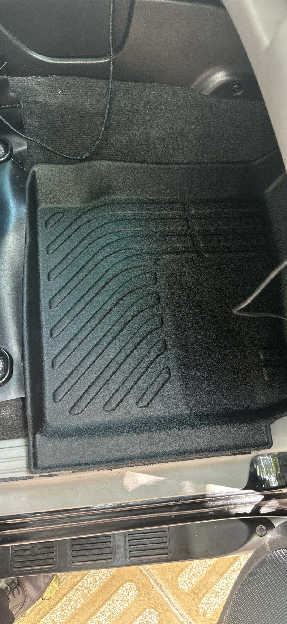Thảm lót sàn xe ô tô Mitsubishi Pajero Sport 2015-2022+Nhãn hiệu Macsim chất liệu nhựa TPE cao cấp màu đen