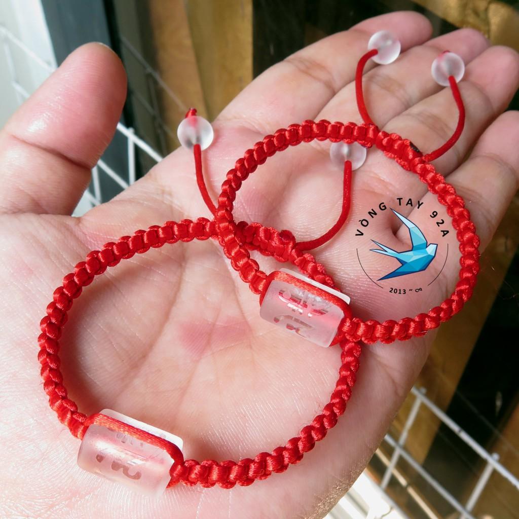 Vòng Đeo Tay Đôi Chỉ Đỏ Đá Phong Thủy Khắc Chữ Phạn